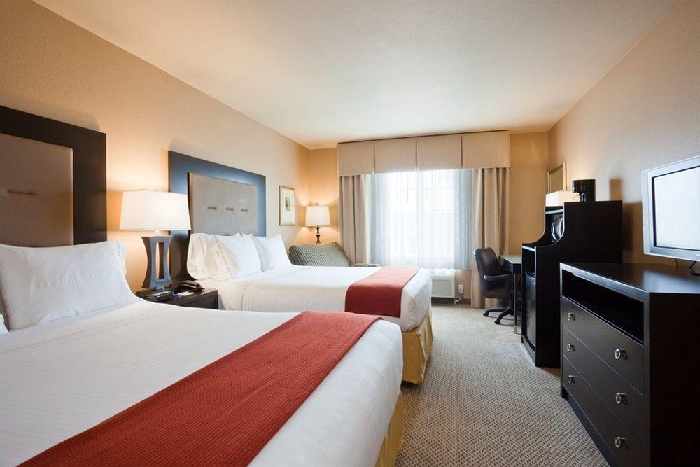 Holiday Inn Express & Suites St Louis Airport By Ihg Woodson Terrace Bagian luar foto