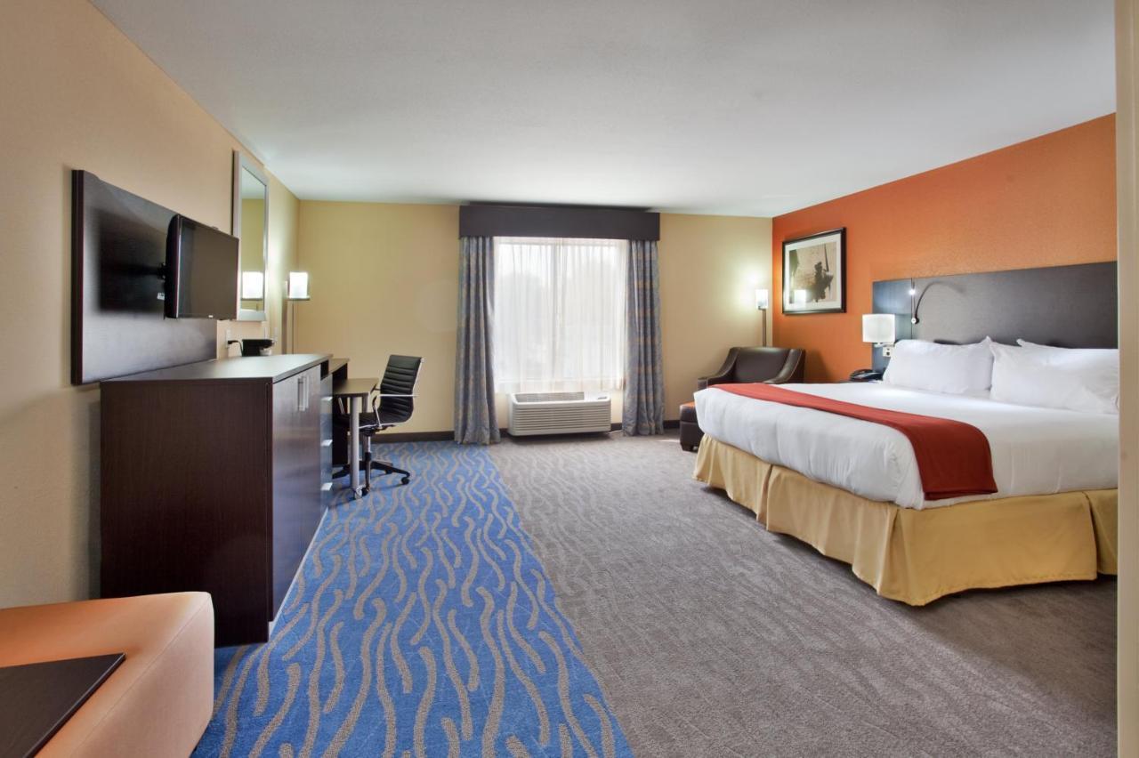 Holiday Inn Express & Suites St Louis Airport By Ihg Woodson Terrace Bagian luar foto